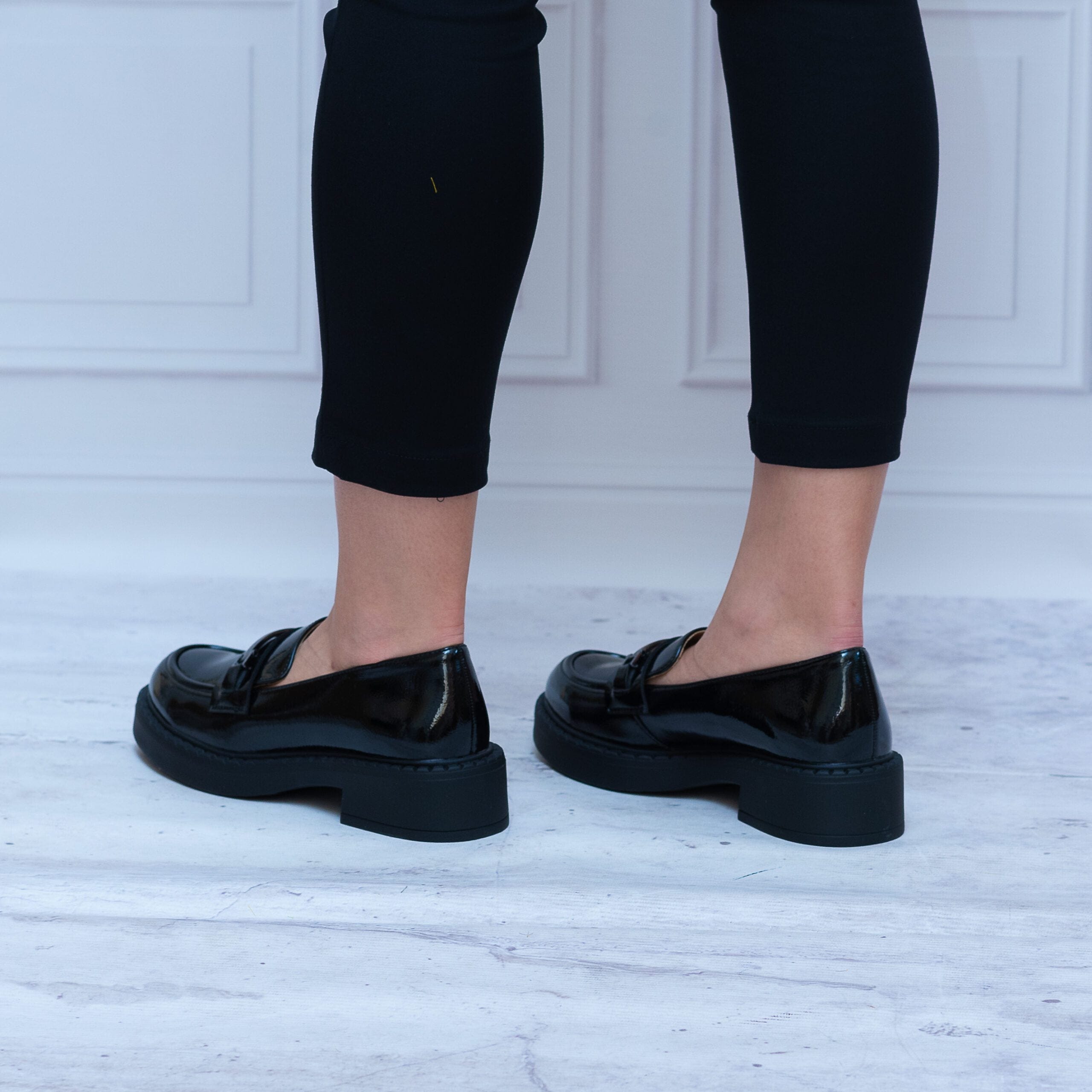 Mokasyny Damskie Na Grubej Podeszwie – Czarny Lakier Potocki - Styl smart casual