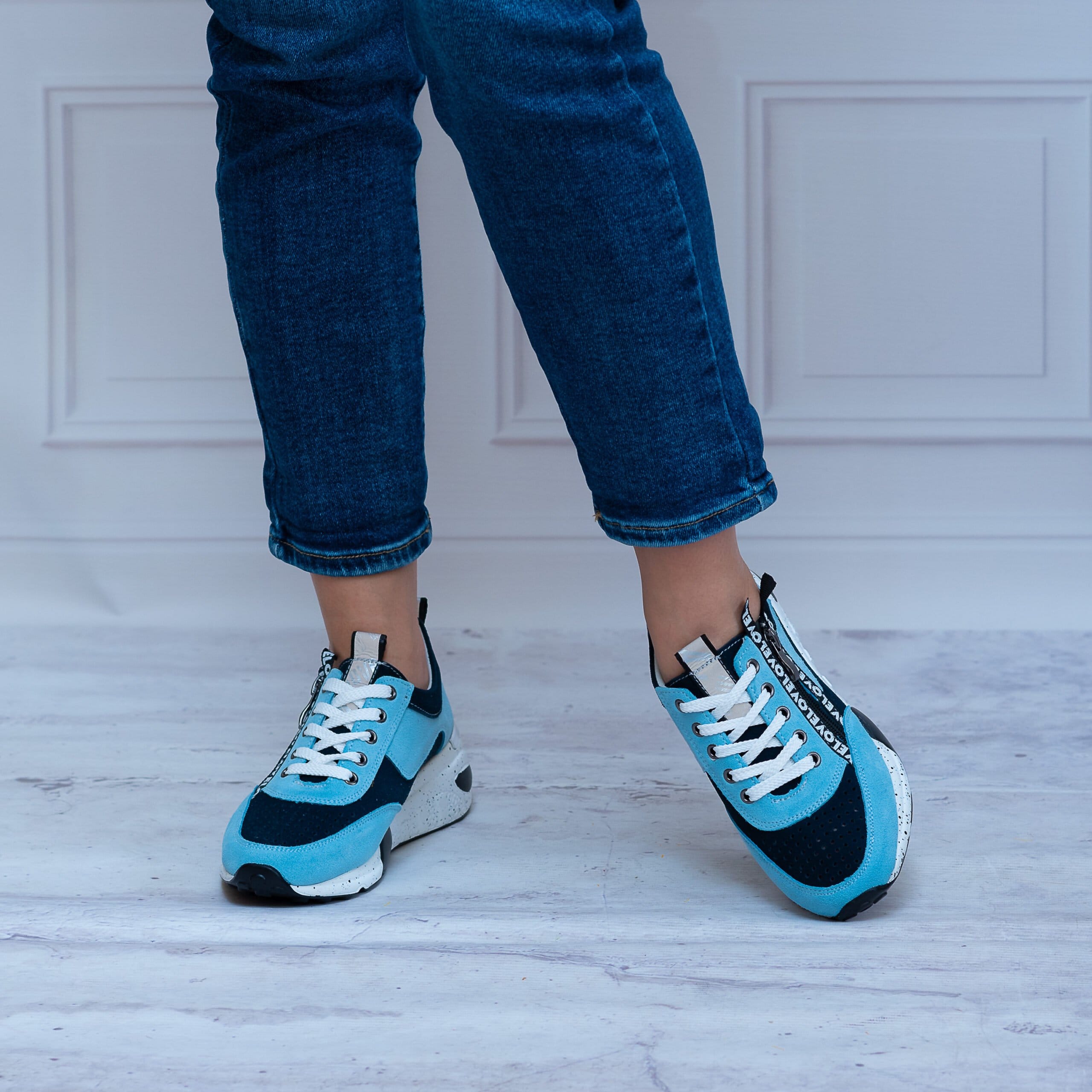 Niebieskie Buty Sportowe Damskie Na Koturnie Skóra Wygodne Buty 41 - Do spodni
