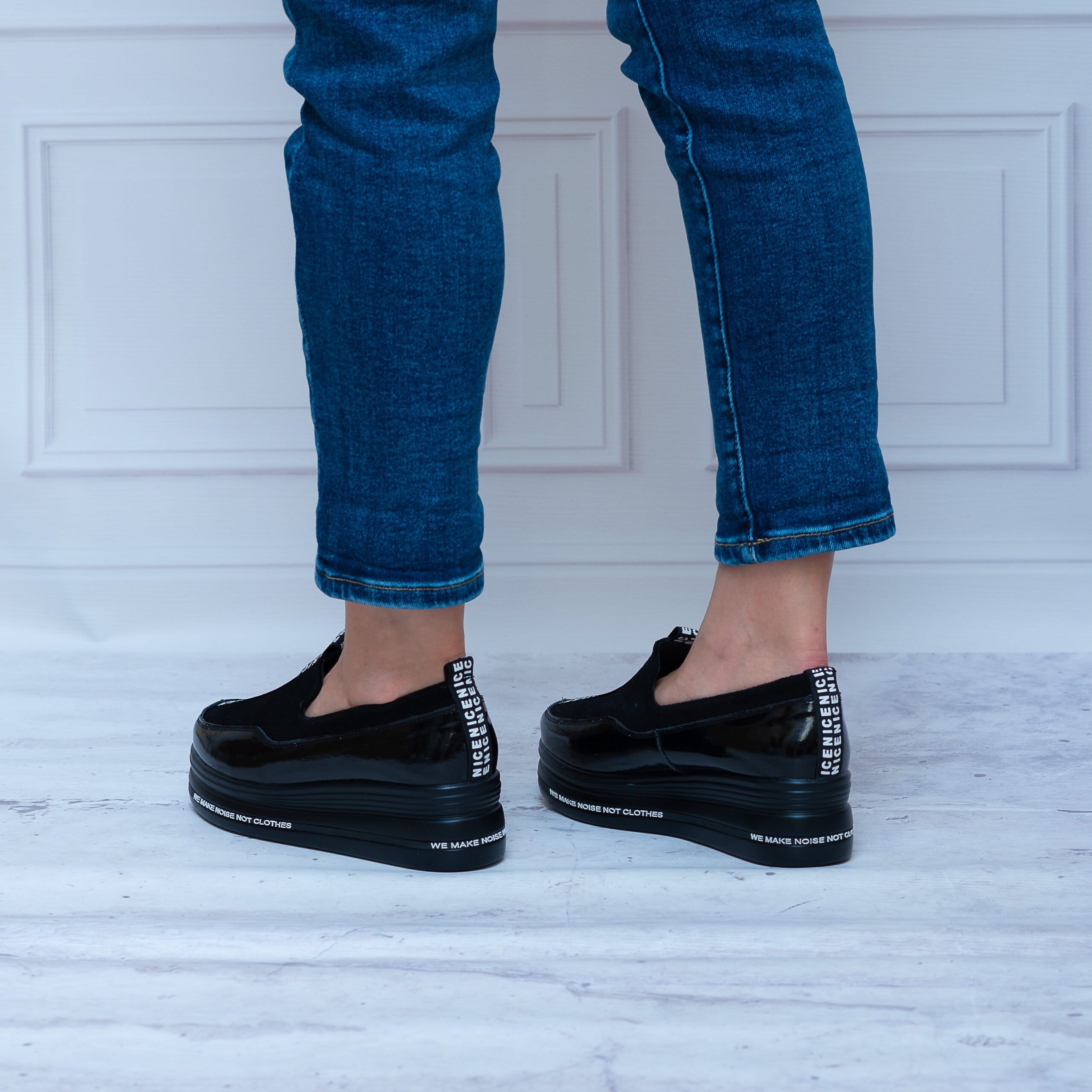 Pólbuty Damskie Na Grubej Podeszwie Czarne W21-110 BLK Wygodne Buty - Styl sportowy