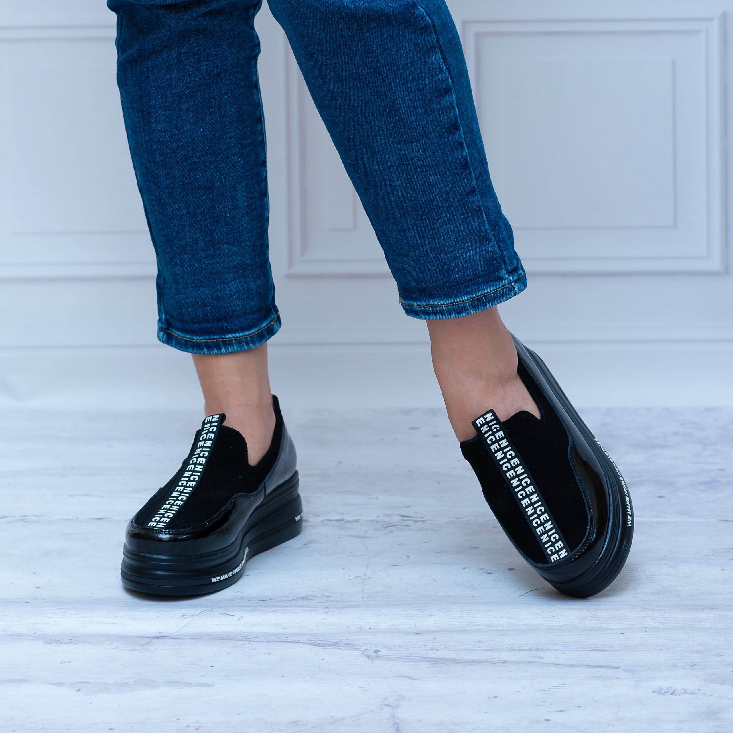 Pólbuty Damskie Na Grubej Podeszwie Czarne W21-110 BLK Wygodne Buty - Do spodni
