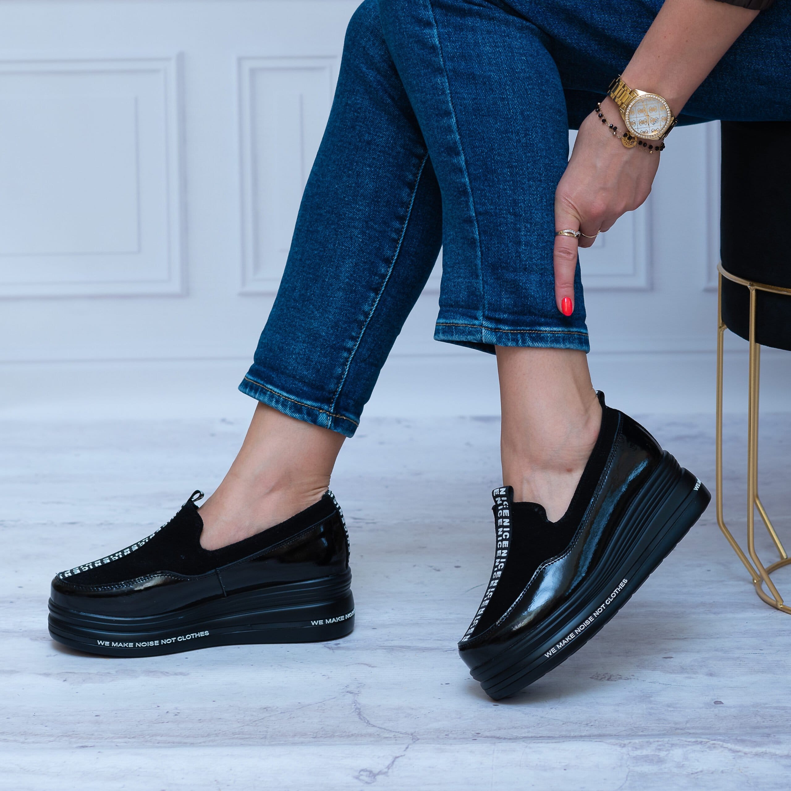 Pólbuty Damskie Na Grubej Podeszwie Czarne W21-110 BLK Wygodne Buty - Styl miejski