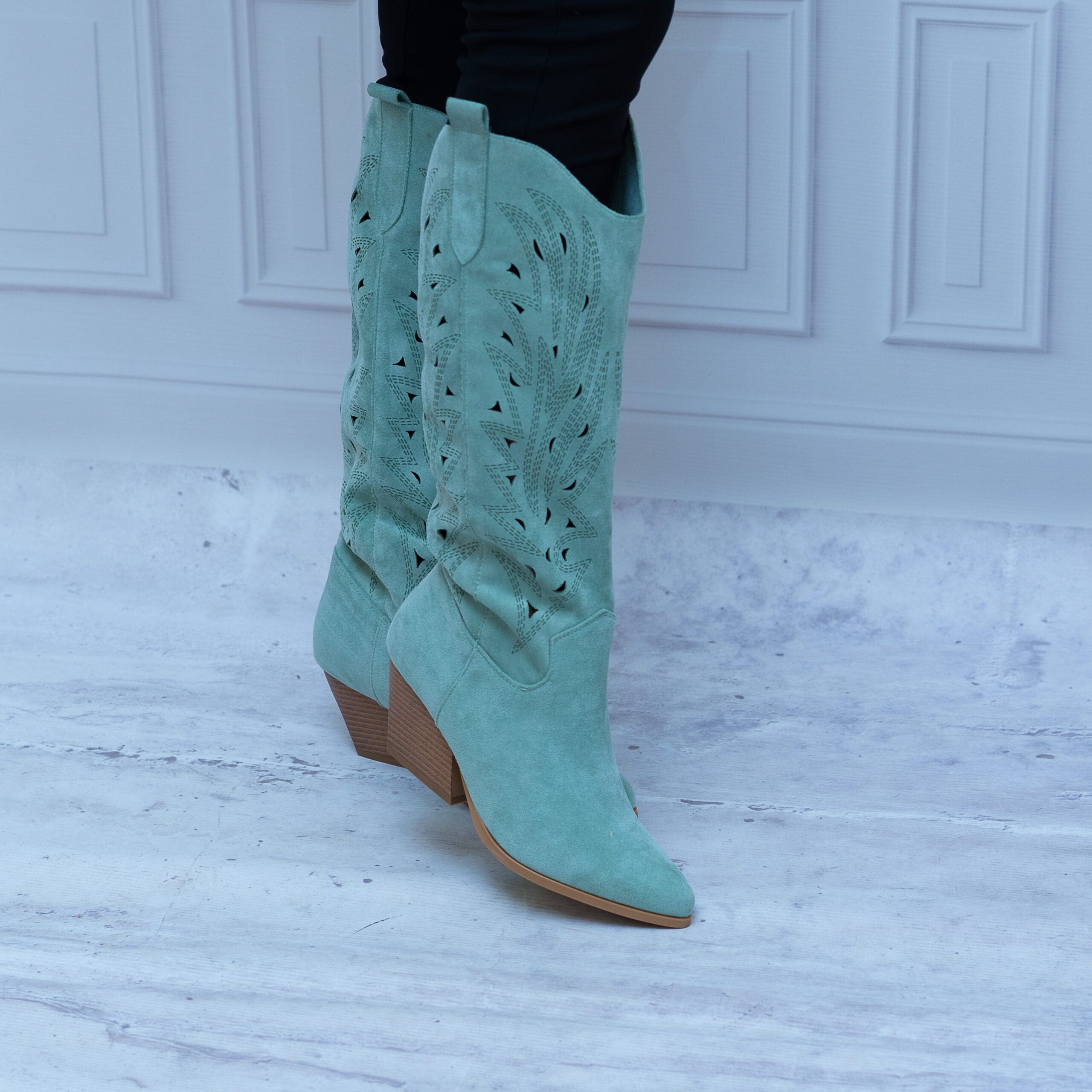 Kozaki Zamszowe Ażurowe 40 – Modne Buty Na Jesień - Styl elegancki