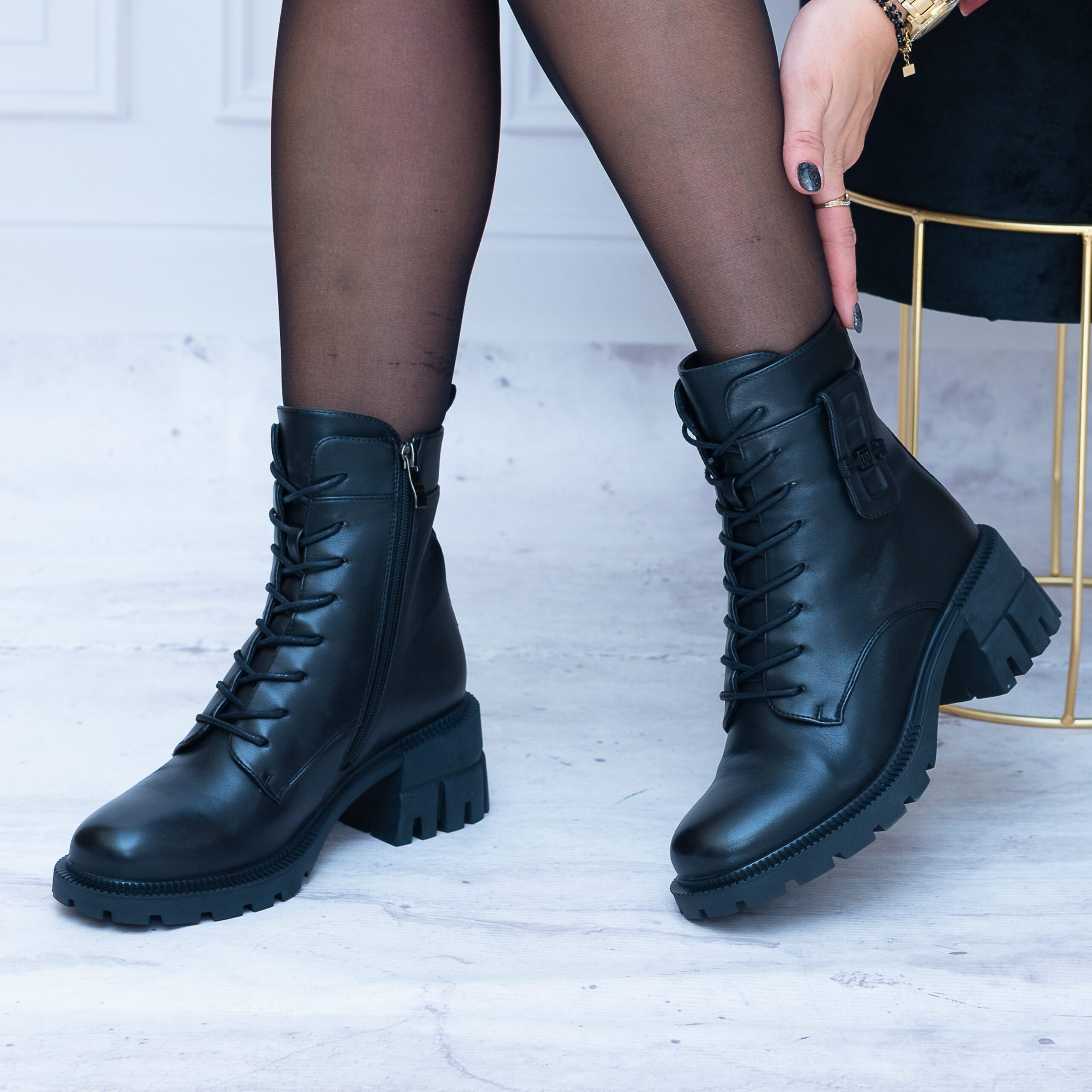 Czarne Botki Damskie Sznurowane – Modne Buty Damskie Filippo - Styl minimalistyczny