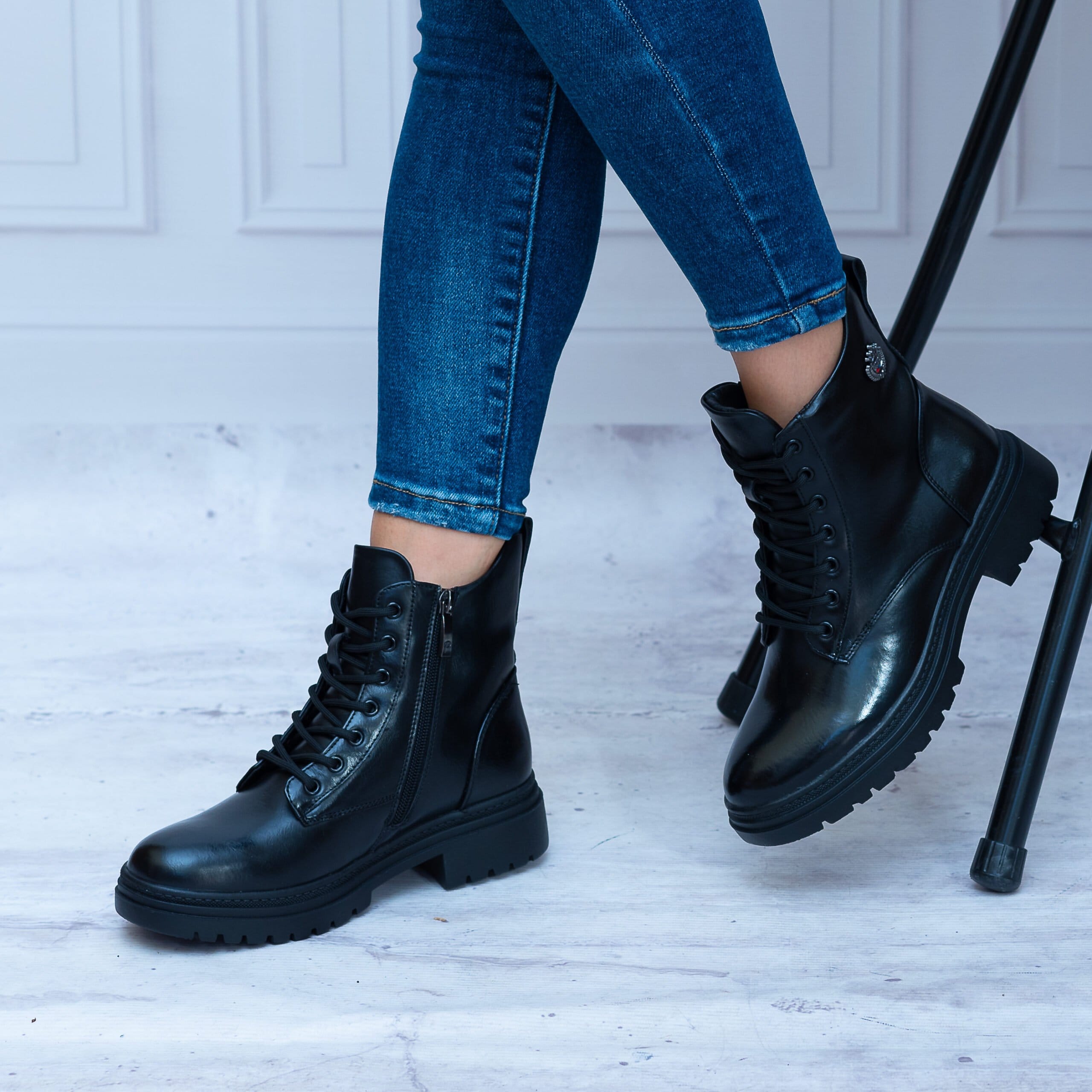 Trzewiki Damskie Czarne Sznurowane – Modne Buty Damskie Potocki - Styl casualowy