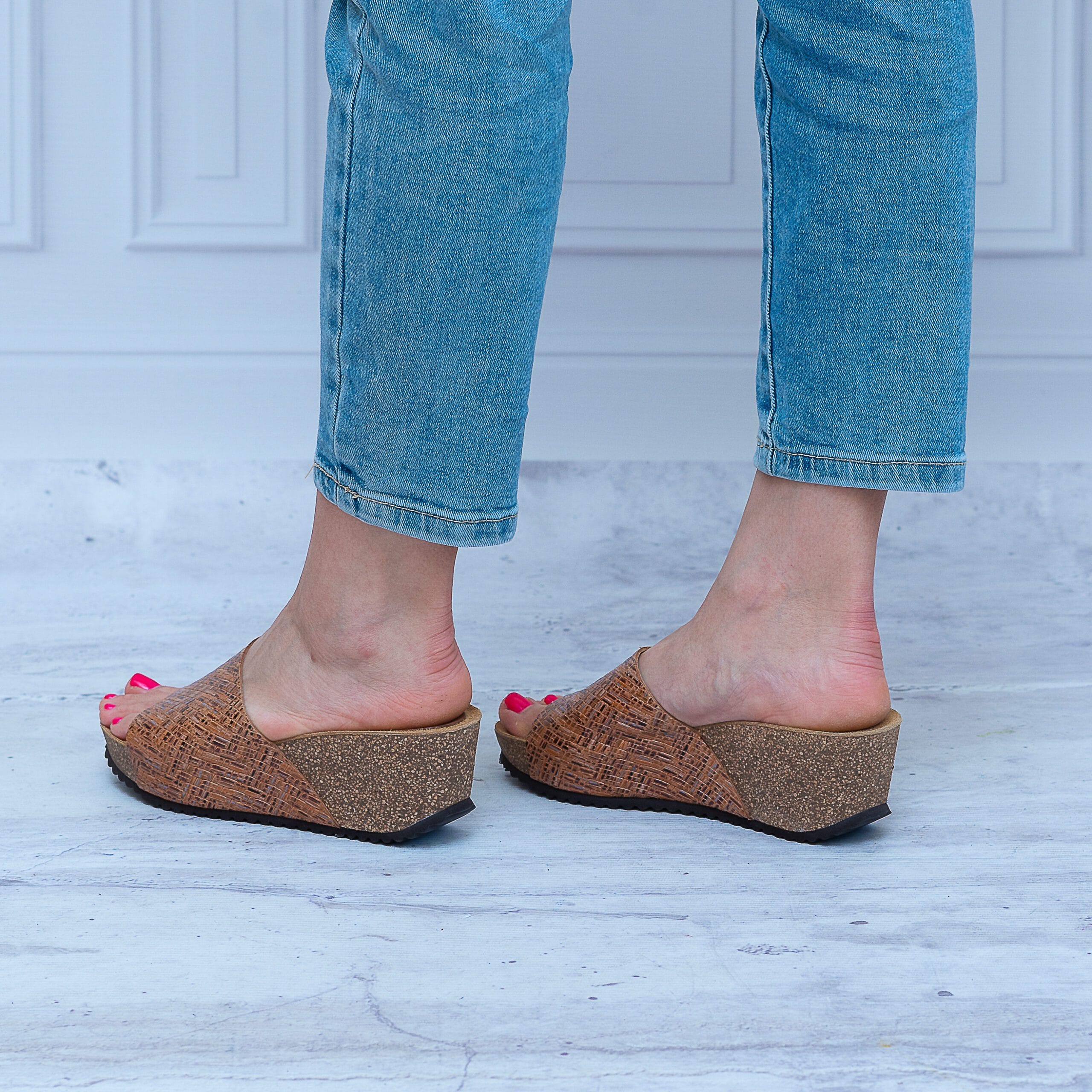 Hiszpańskie Klapki na Korkowej Koturnie 130/F Skóra Brąz - Styl casualowy