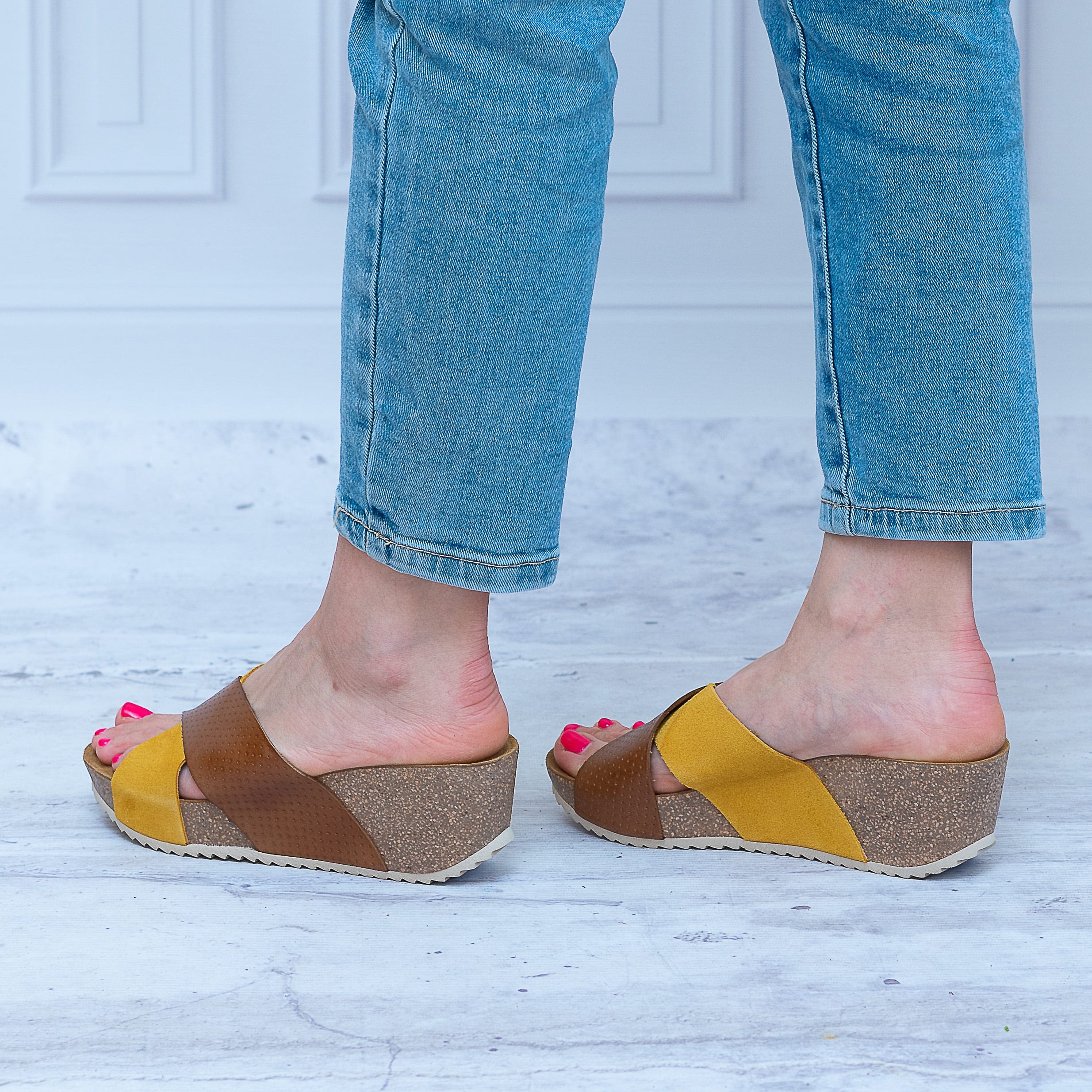 Hiszpańskie Klapki na Korkowej Koturnie 51138 Skóra Brąz/Żółty - Styl boho