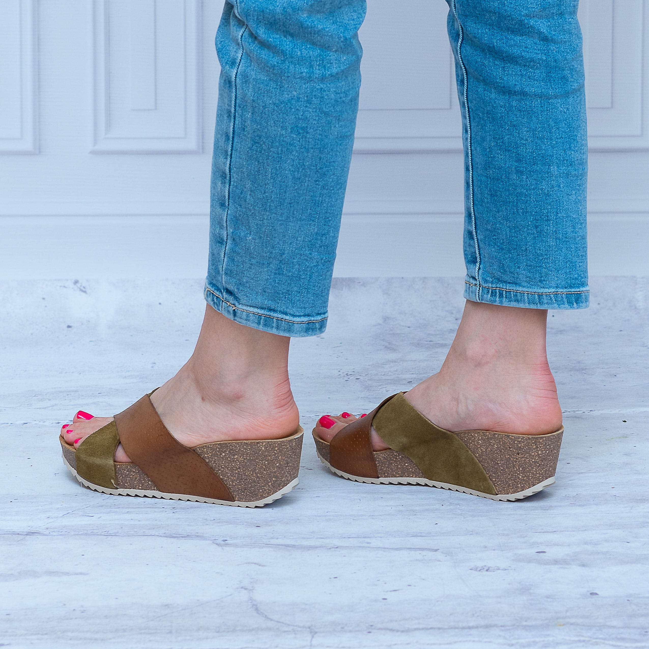 Hiszpańskie Klapki na Korkowej Koturnie 51138 Skóra Brąz/Zieleń - Styl casualowy