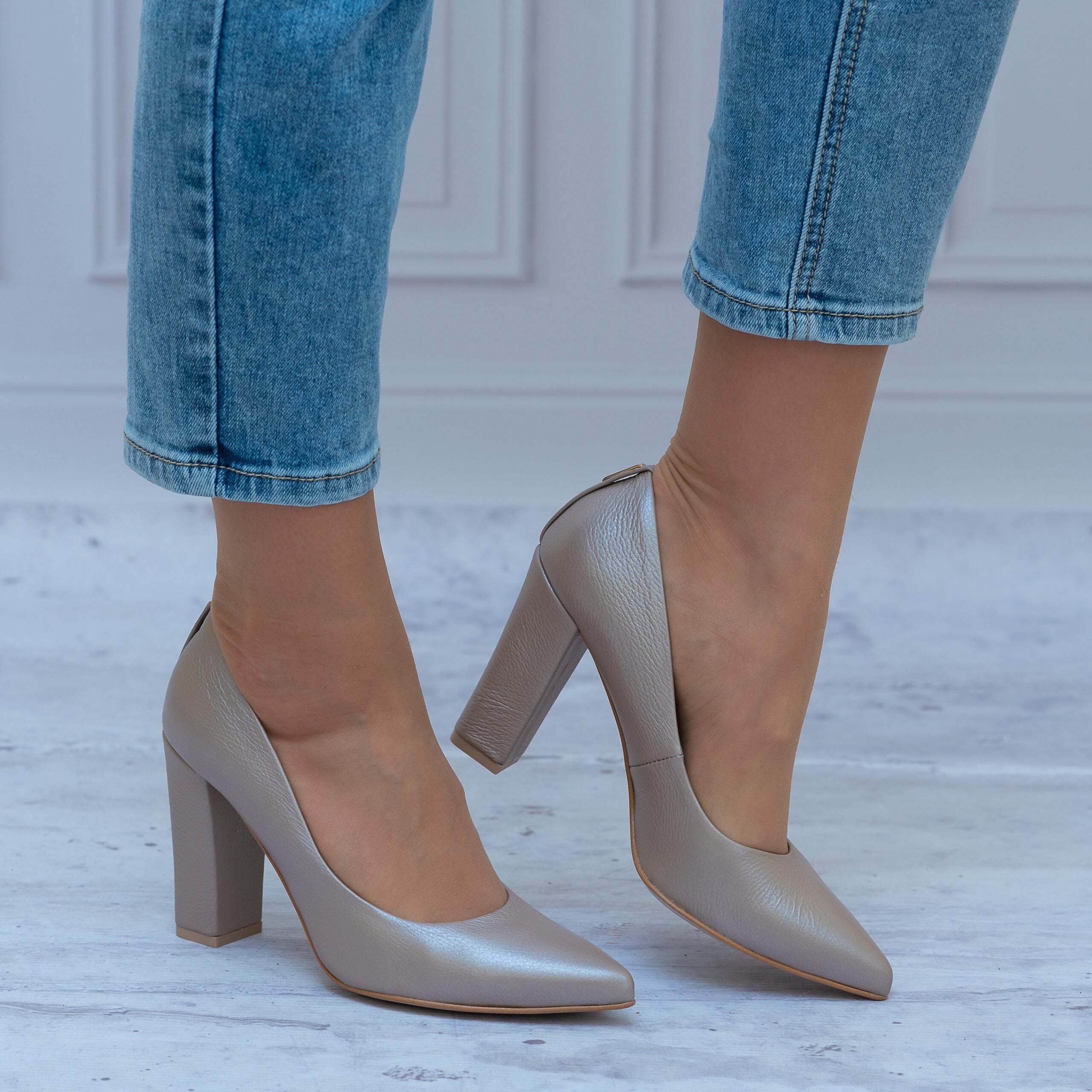 Buty Na Obcasie Do Sukienki Beżowe z Połyskiem 1662 KORDA - Styl wieczorowy
