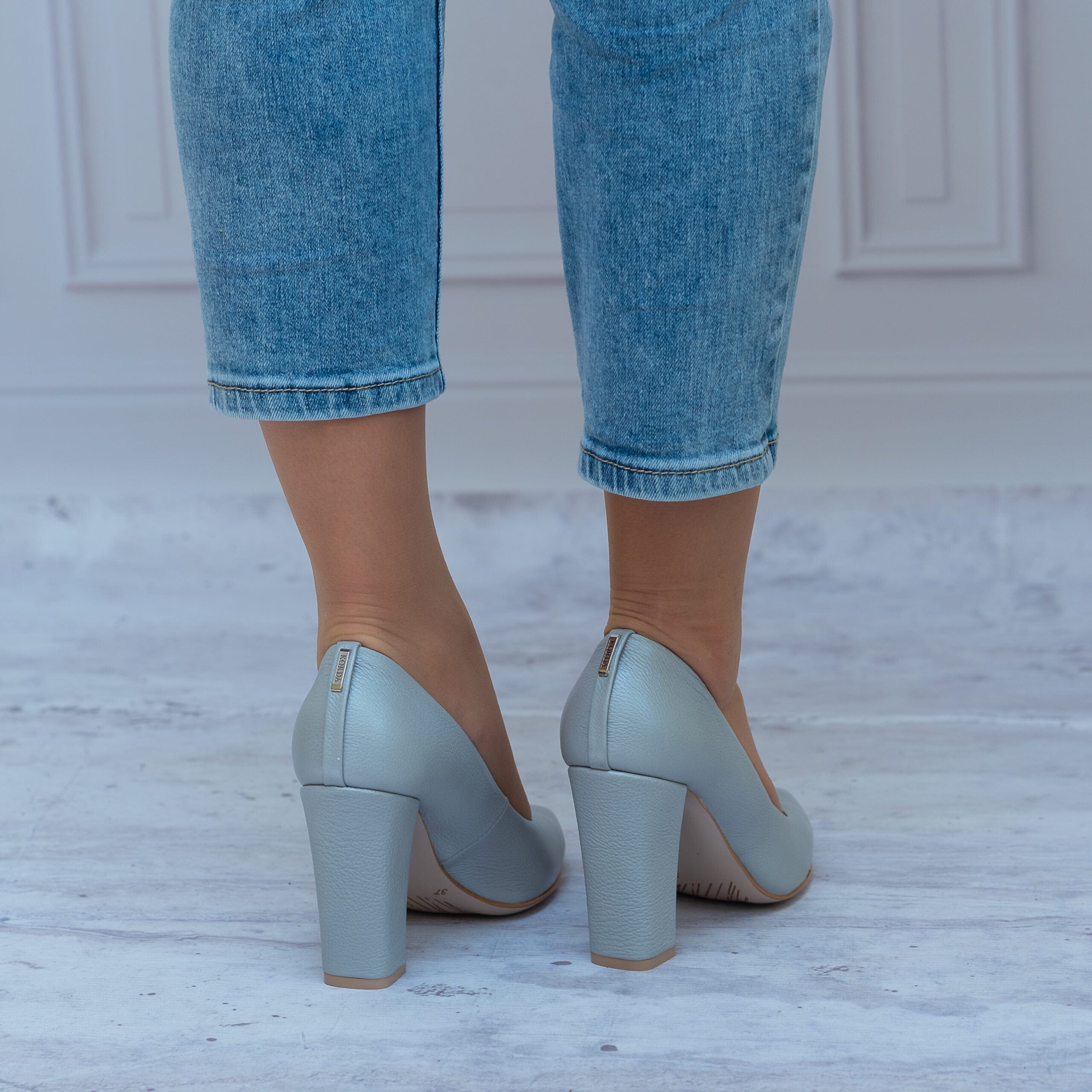 Buty Na Obcasie Do Sukienki Srebrne z Połyskiem 1662 KORDA - Styl klasyczny
