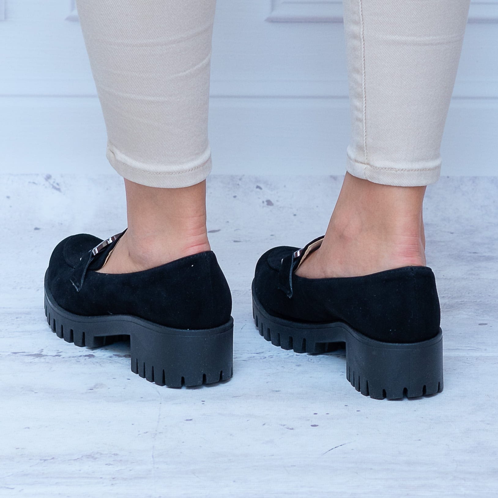Czarne Półbuty Na Obcasie – Wygodne Buty Na Jesień - Styl casualowy