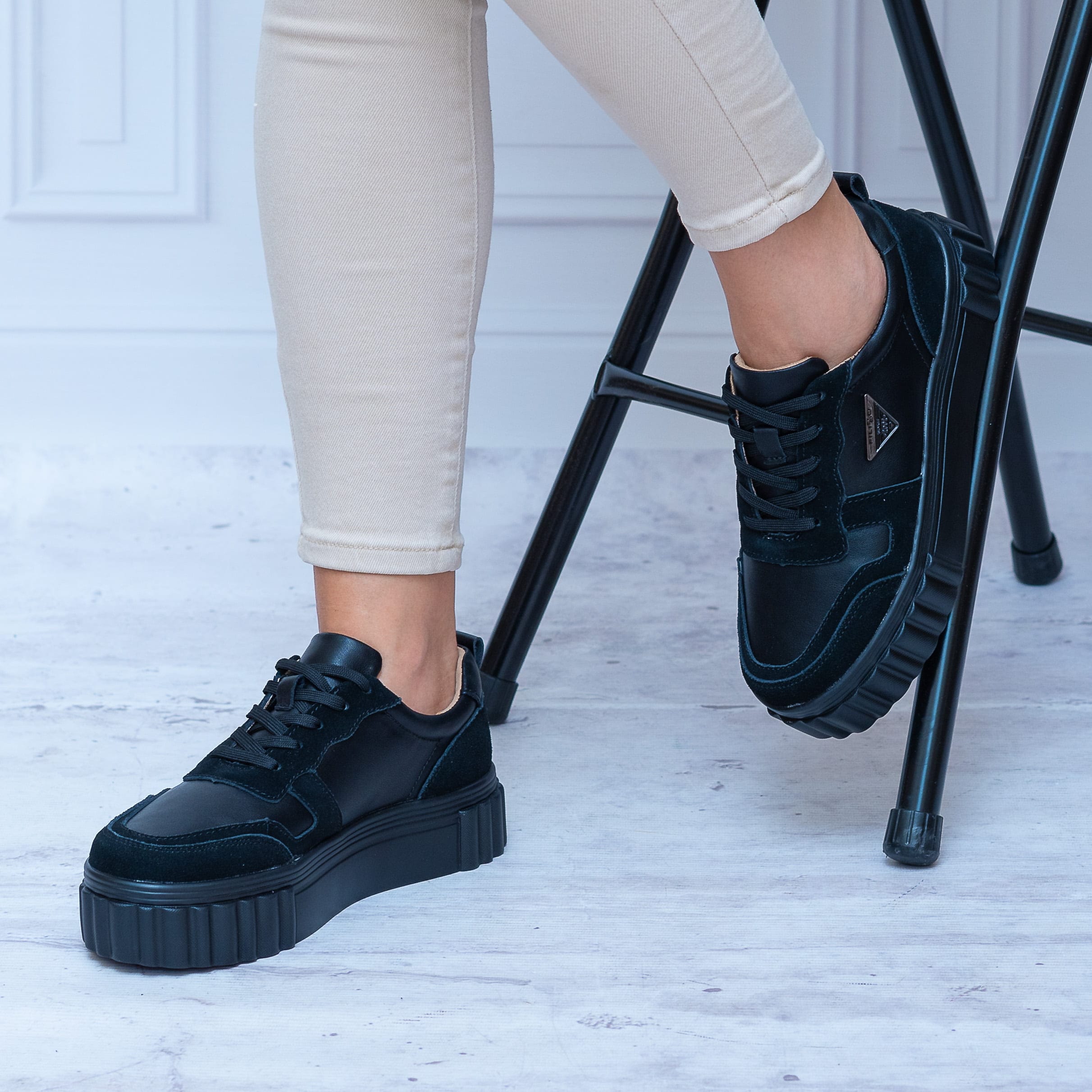 Buty Sportowe Czarne Damskie Modne Buty Na Jesień - Styl miejski