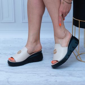 Beżowe Klapki Damskie Filippo DK3596/22 BE- Wygodne Klapki Damskie - Styl casualowy