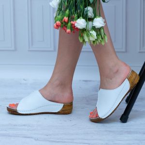 Białe Klapki Sokolski – Wygodne Skórzane Buty Na Koturnie – BK L22-308
