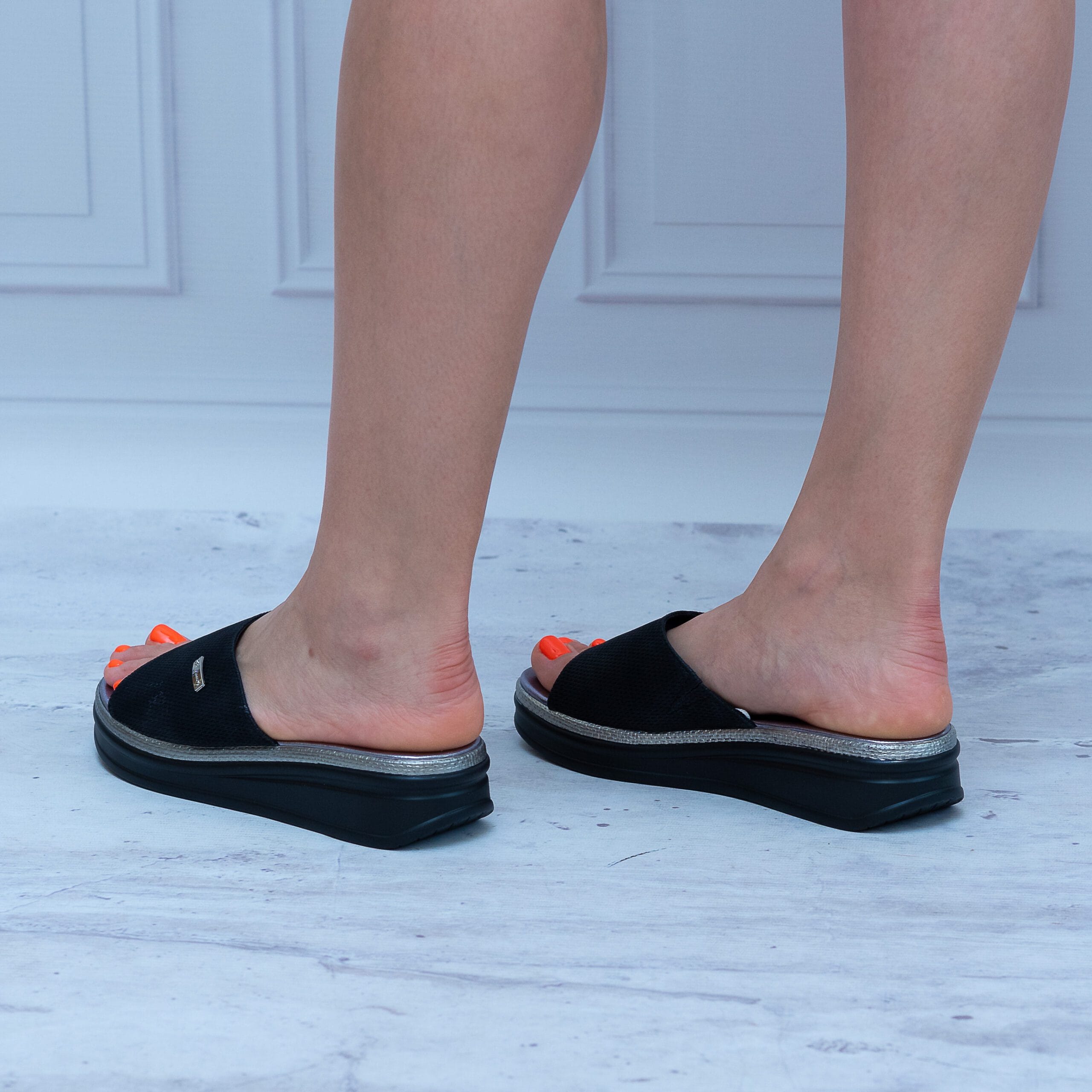 Klapki Na Koturnie – Wygodne Buty – Sergio Leone SK 042 BLK - Styl wakacyjny
