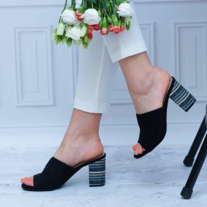 Damskie Klapki Zamszowe Na Obcasie Sokolski – SK L20-11 Black