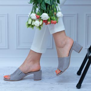 Damskie Klapki Zamszowe Na Klocku Sokolski – SK L20-34 GREY