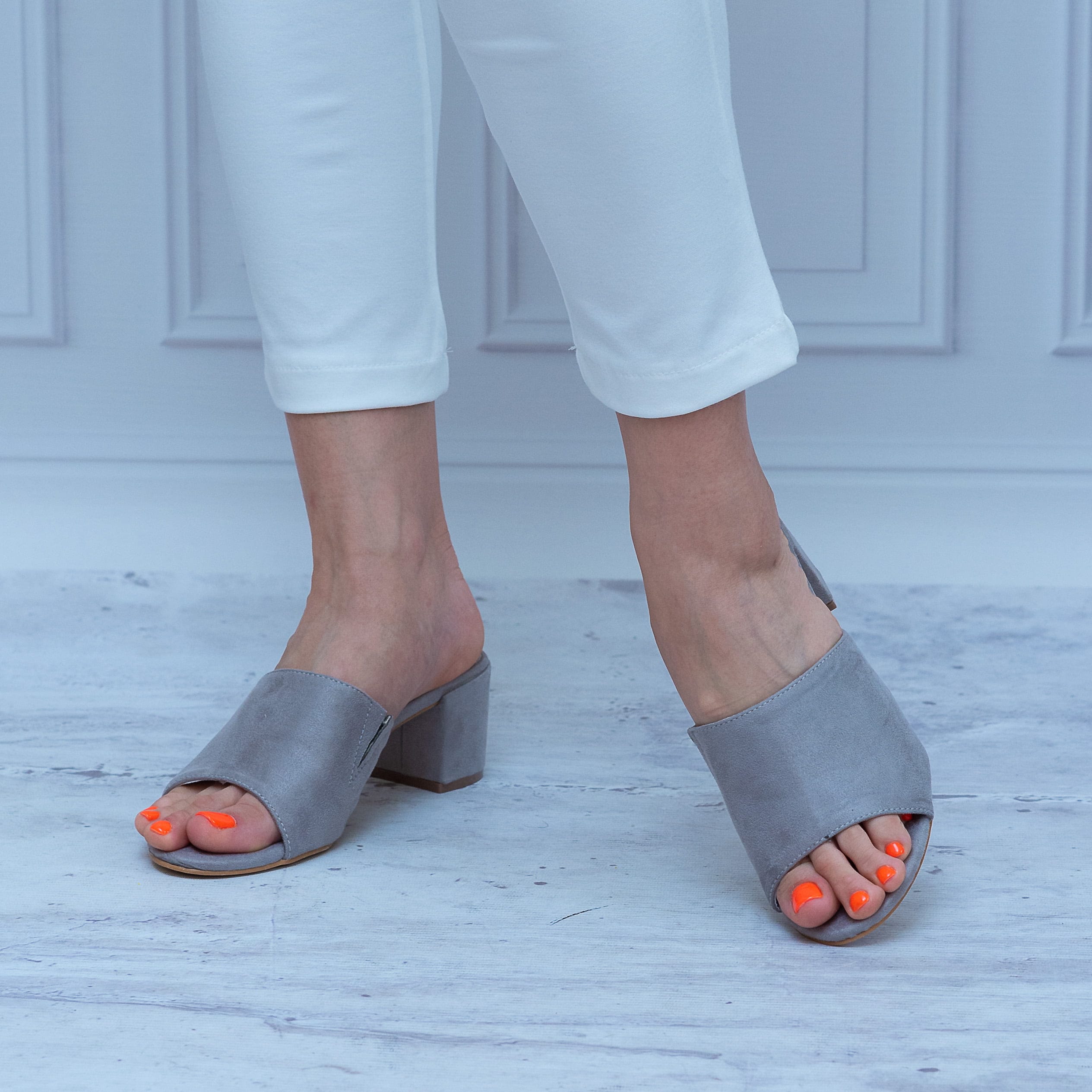 Damskie Klapki Zamszowe Na Klocku Sokolski – SK L20-34 GREY - Do sukienki
