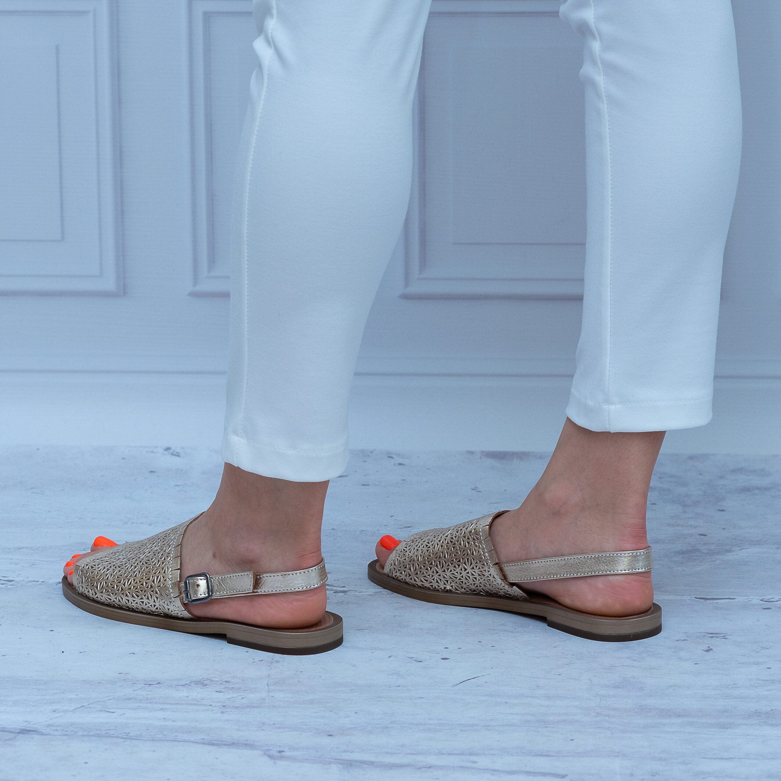 Złote Sandały Damskie T.Sokolski – Modne Skórzane Buty Na Lato - Styl wakacyjny