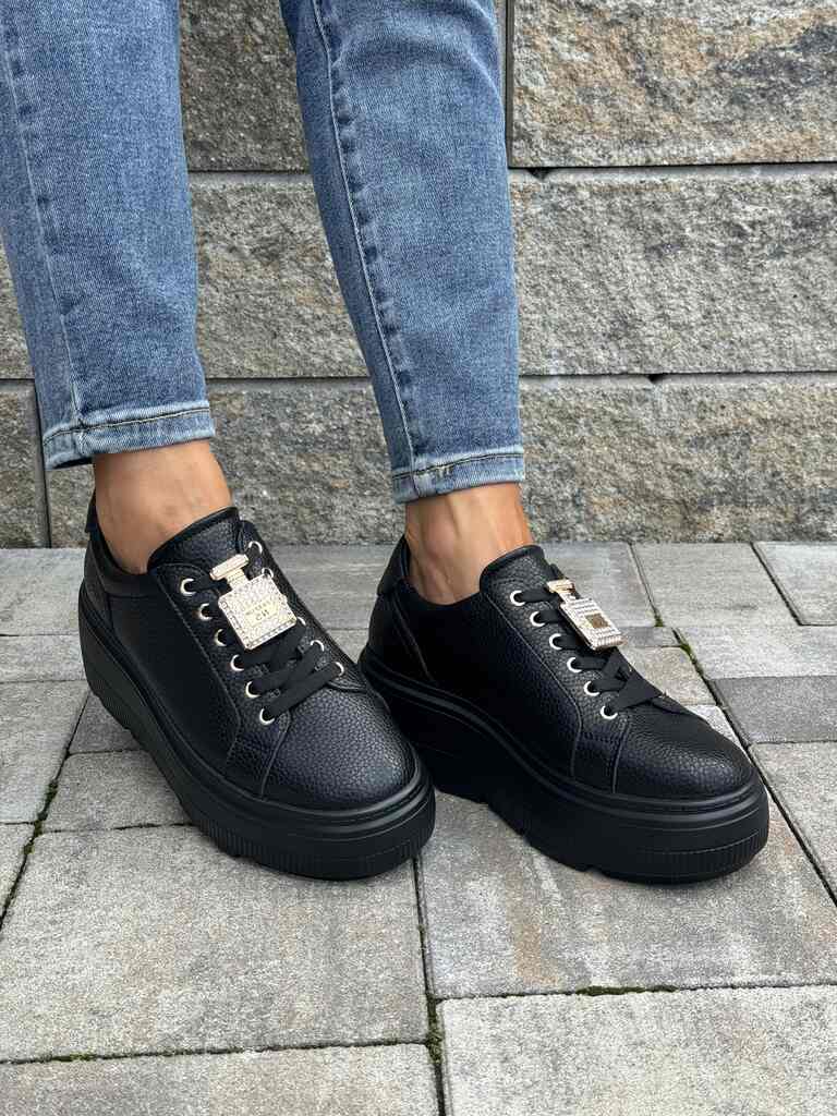 Czarne sneakersy damskie na platformie ze skóry CAMBELL 25-00603 - Styl casualowy