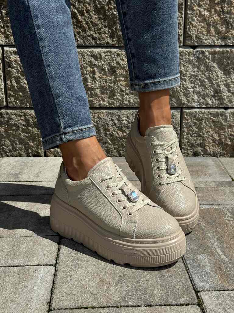 Beżowe sneakersy damskie na platformie ze skóry CAMBELL 25-00638 - Na lato