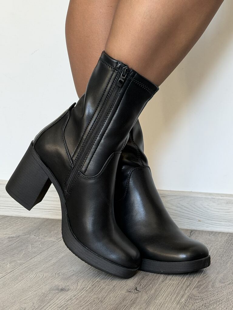 Czarne botki damskie na platformie Sergio Leone KZ 222 - Styl minimalistyczny