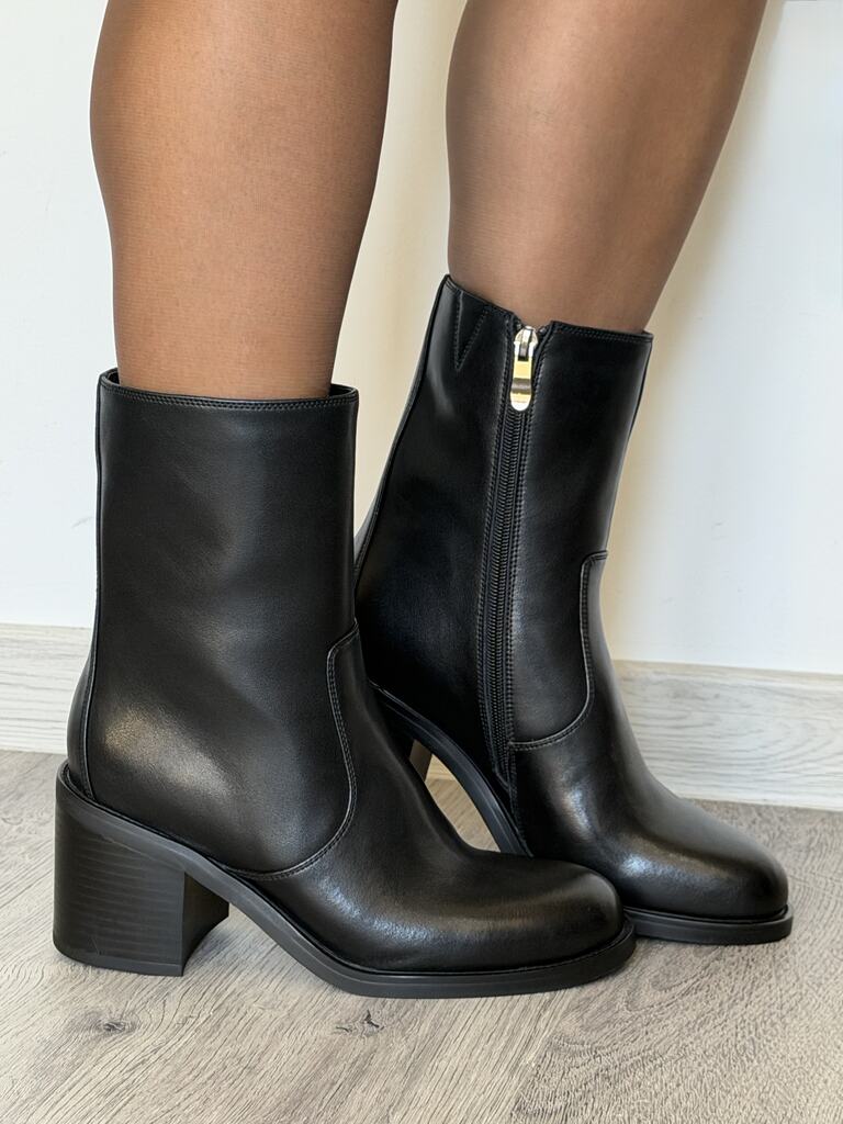 Skórzane czarne botki damskie na klocku Filippo DBT7355 - Styl elegancki