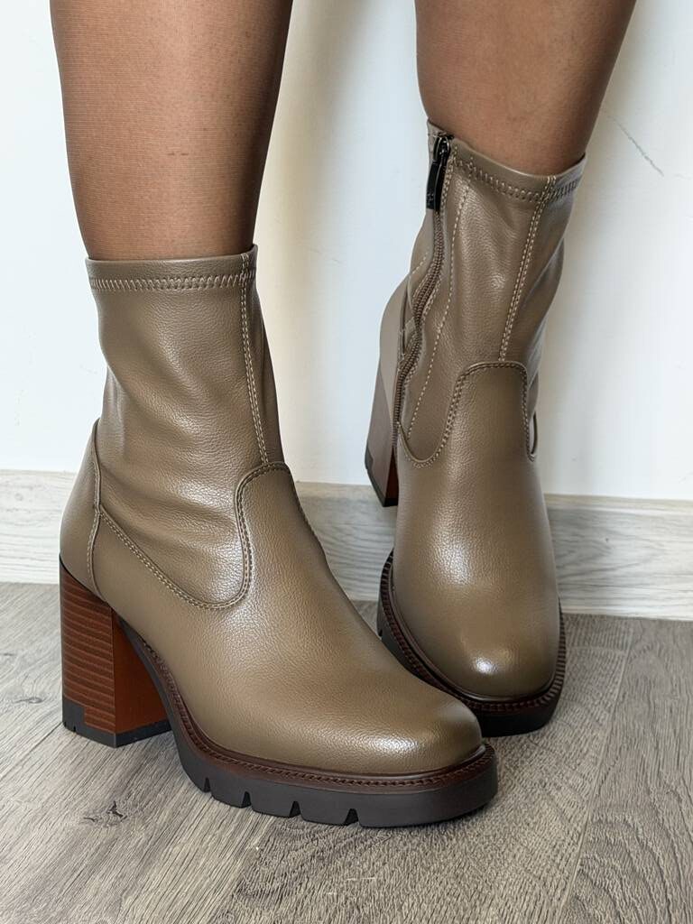 Botki damskie na słupku z zamkiem Potocki 12419 Khaki - Styl miejski