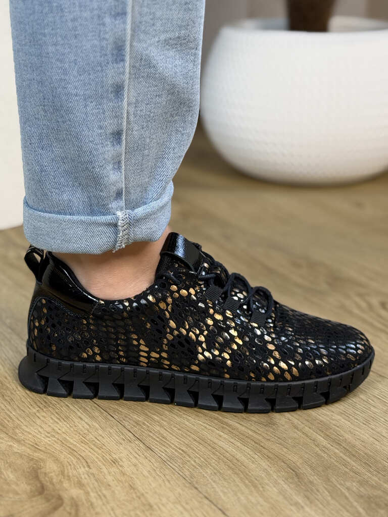 Stylowe sneakersy damskie na grubej podeszwie czarne/złote Aga 02372 - Do spodni