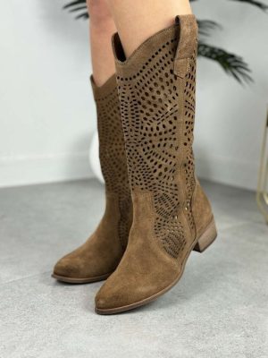Brązowe Kozaki Na Niskim Obcasie – Skórzane Modne Buty Damskie