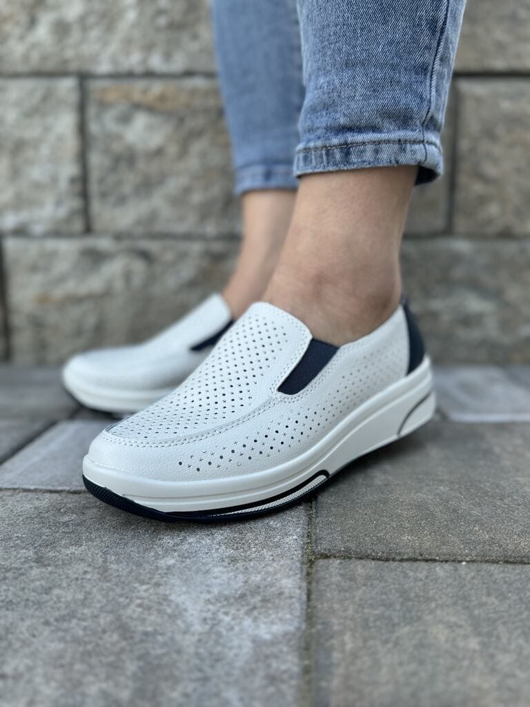 Półbuty skórzane damskie ażurowe – Wygodne sneakersy wsuwane damskie Evento - Na wiosnę