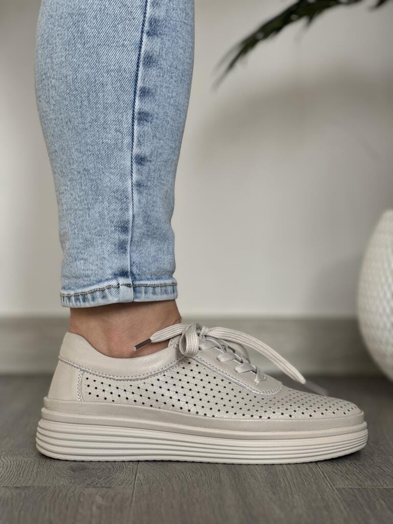 Skórzane beżowe sneakersy damskie T.Sokolski OC W25-45 - Do jeansów