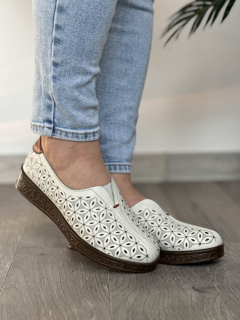 Ażurowe półbuty damskie beżowe T.Sokolski TS W24-279 - Styl casualowy