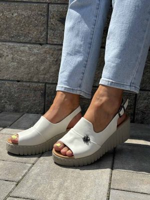 Beżowe skórzane sandały damskie na koturnie Vinceza 66759 - Styl casualowy