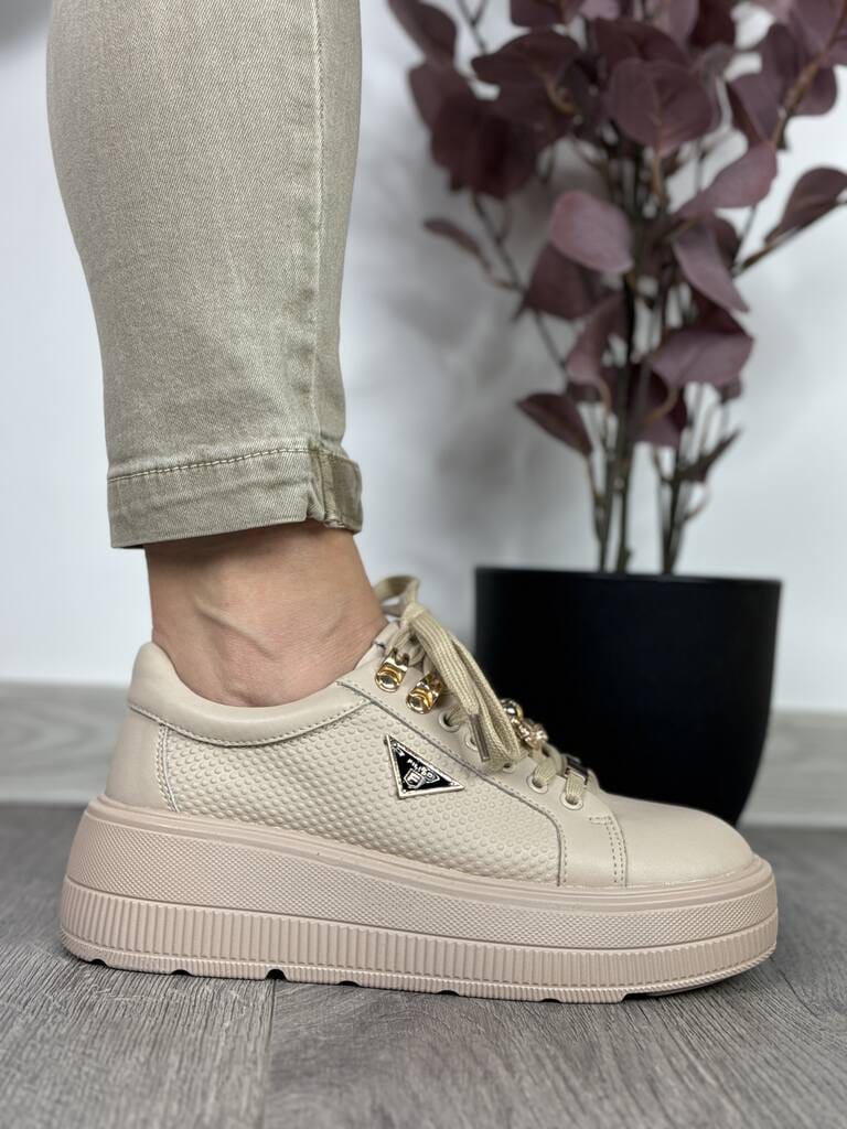 Beżowe skórzane sneakersy damskie na platformie Filippo Dp6382/24 - Do jeansów
