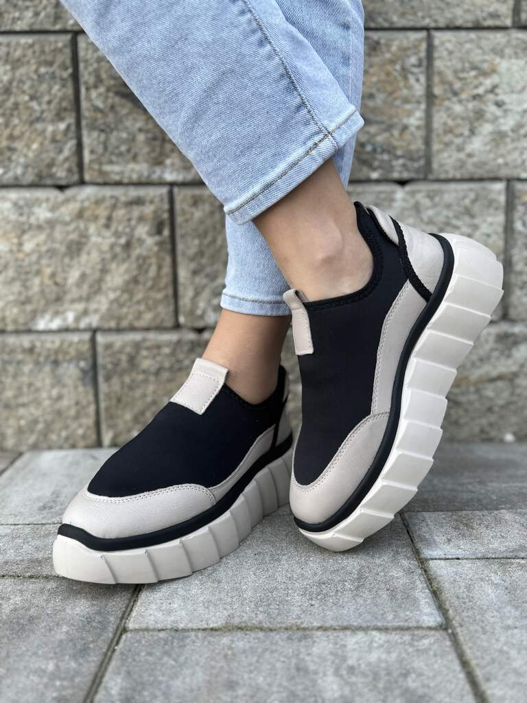 Szare skórzane sneakersy damskie – Wygodne półbuty damskie Sokolski - Do jeansów