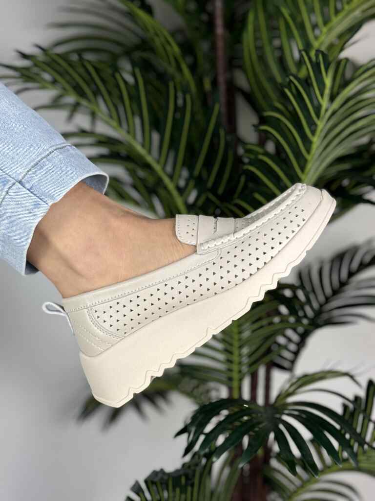 Beżowe półbuty damskie na koturnie S.Barski LR509 - Styl casualowy