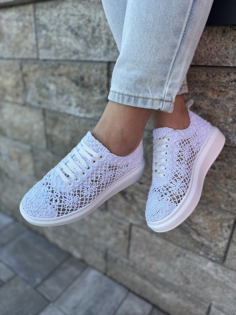 Białe buty koronkowe damskie – Modne buty na grubej podeszwie T. Sokolski - Styl sportowy