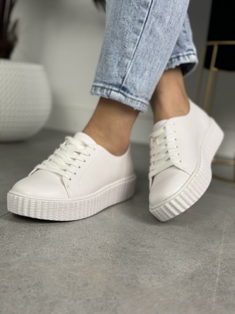Buty sportowe białe Potocki 24-12353 – Wygodne sneakersy damskie na grubej podeszwie - Na wiosnę
