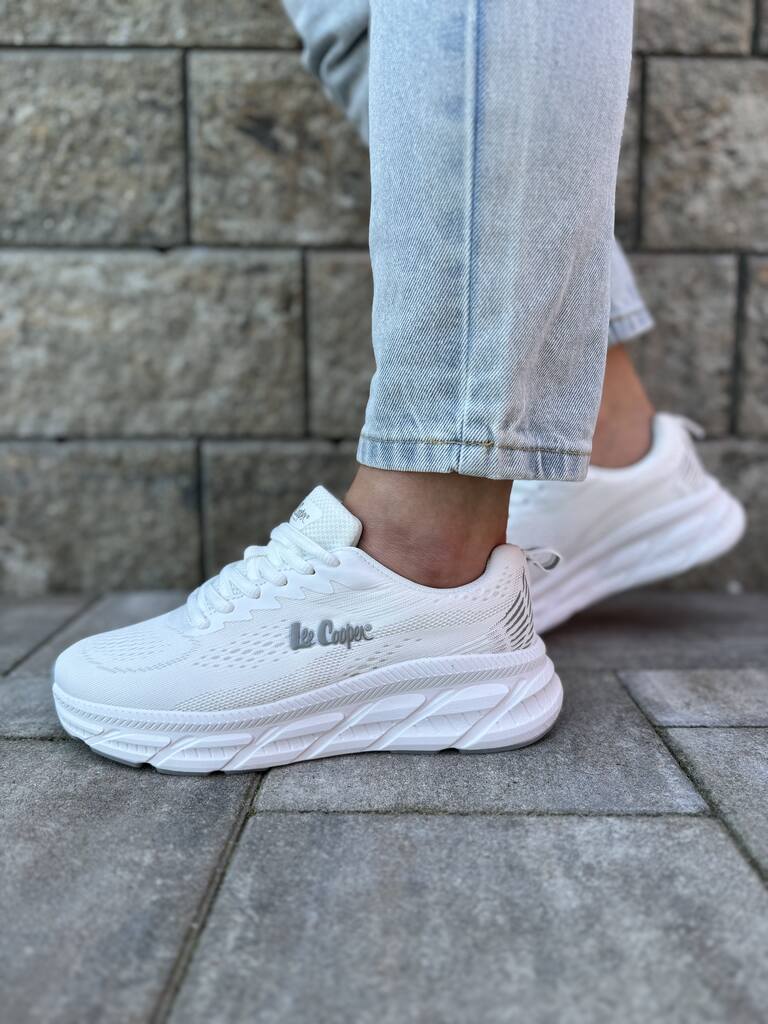 Białe buty damskie sportowe – Wygodne buty spotrowe Lee Cooper - Do jeansów
