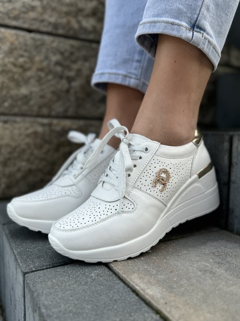 Białe skórzane sneakersy damskie – Wygodne buty na koturnie S.Barski - Styl casualowy