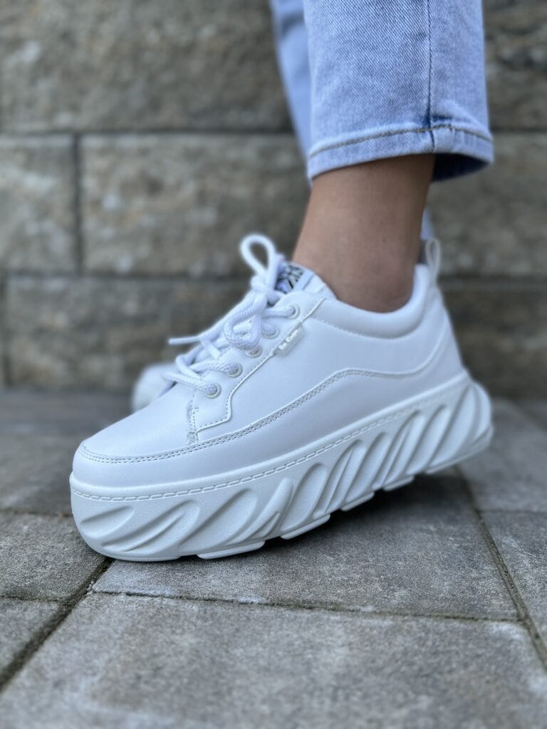 Sneakersy damskie białe na grubej podeszwie z eko skóry Lee Cooper 2713L - Na wiosnę