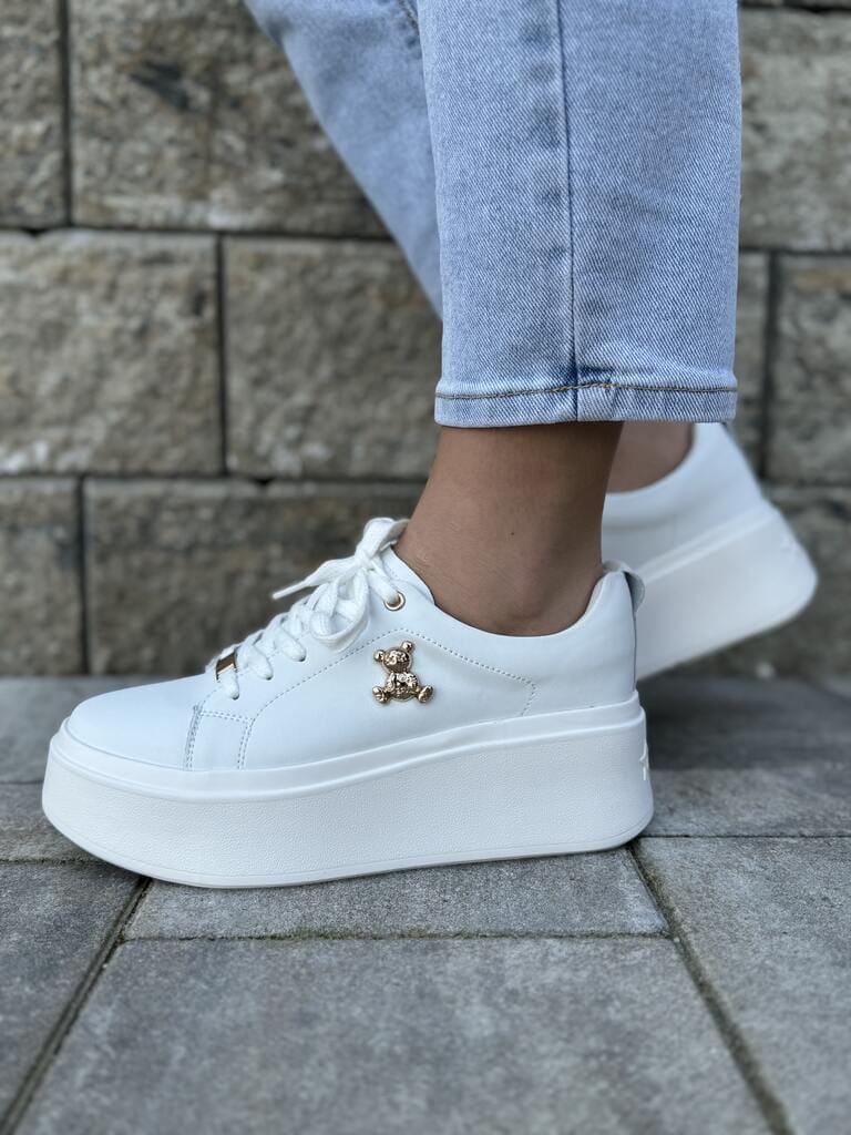 Białe skórzane sneakersy – Wygodne buty sportowe na grubej podeszwie Filippo - Do jeansów
