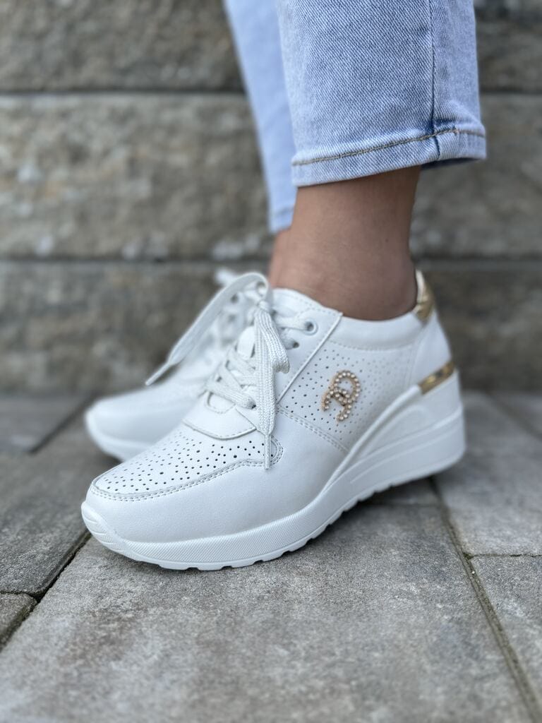 Białe skórzane sneakersy damskie – Wygodne buty na koturnie S.Barski - Na wiosnę
