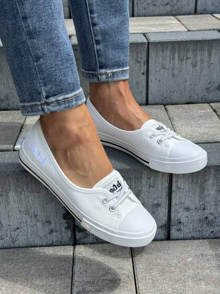 Białe trampki damskie wsuwane slip on – codzienne obuwie Lee Cooper CF-2102 - Do spodni