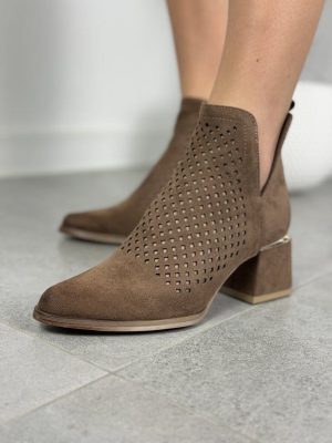 Brązowe botki damskie na niskim obcasie – Modne Buty do sukienki Potocki 24-12356 - Do sukienki