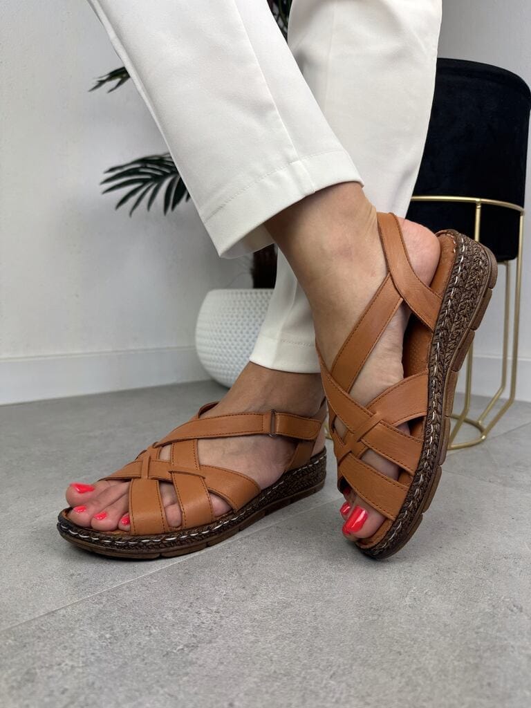 Skórzane sandały damskie miękkie na koturnie T.Sokolski L22-378 Brown - Styl boho