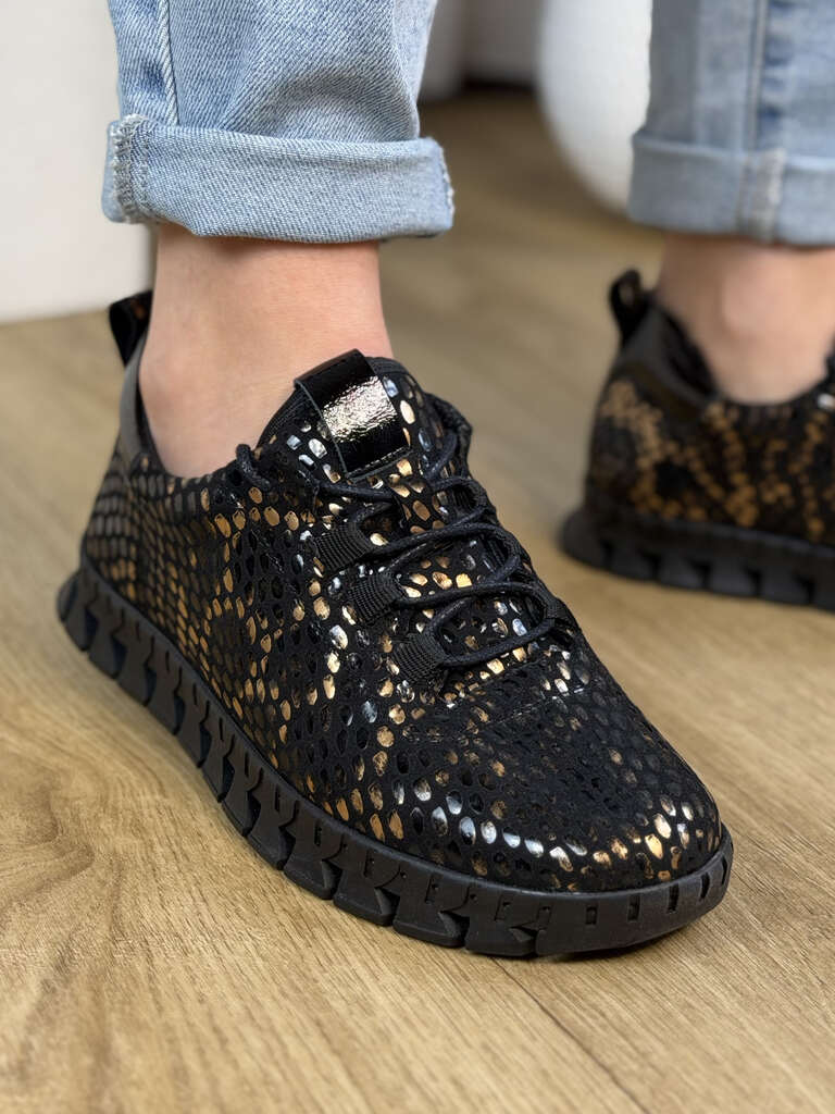 Stylowe sneakersy damskie na grubej podeszwie czarne/złote Aga 02372 - Styl miejski