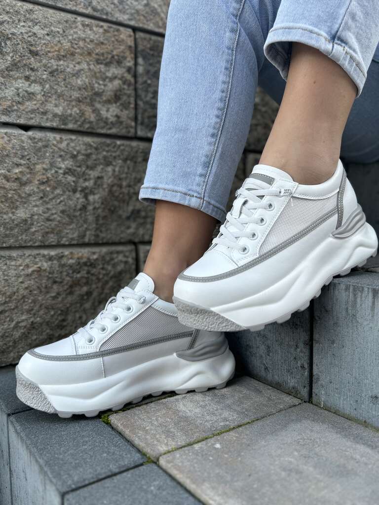 Sneakersy skórzane damskie – Wygodne buty sportowe na grubej podeszwie białe T.Sokolski - Na wiosnę