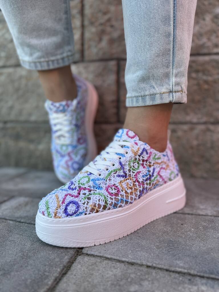 Koronkowe sneakersy damskie multikolor – Modne buty koronkowe T. Sokolski HEJ W503 - Na wiosnę