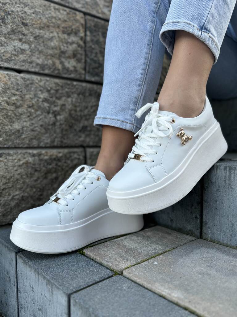 Białe skórzane sneakersy – Wygodne buty sportowe na grubej podeszwie Filippo - Na wiosnę